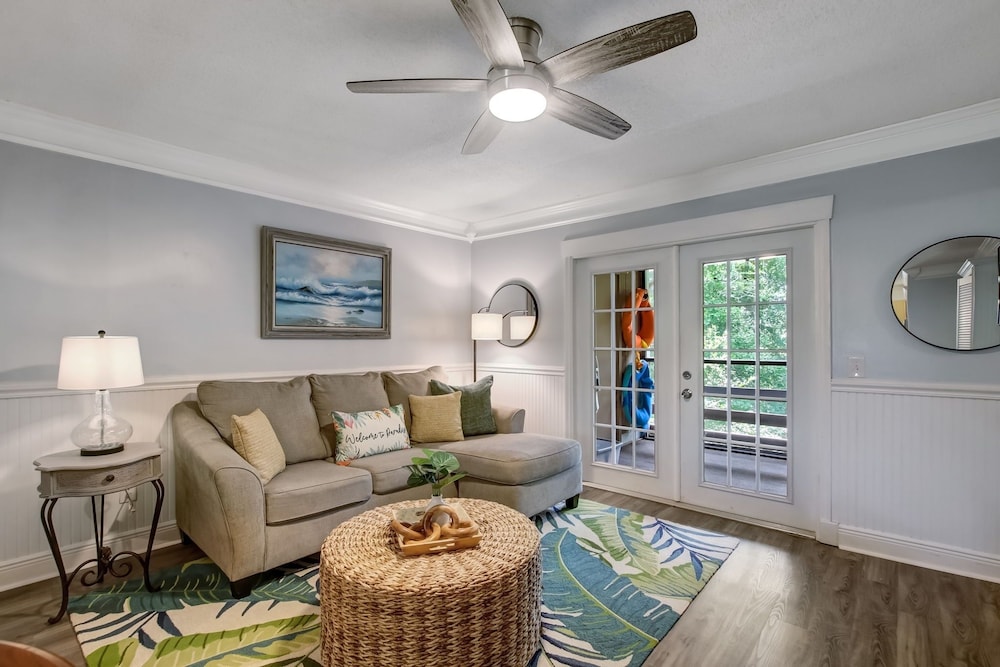 Amelia Landings 9f 2 Bedroom Condo