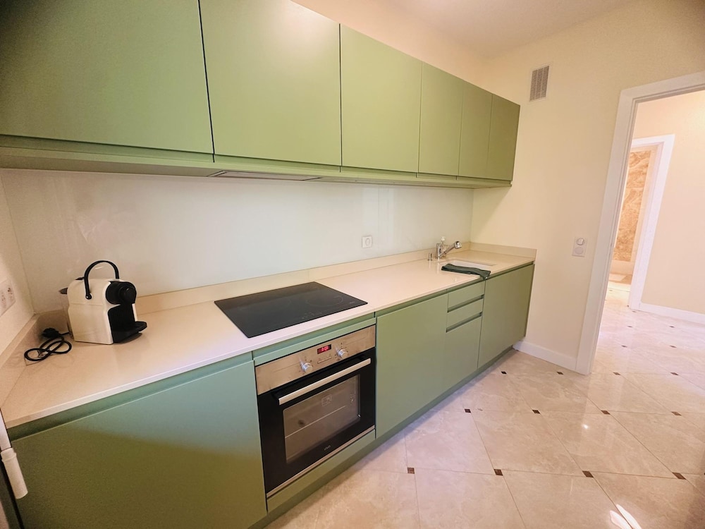 One Bed Apartment Just Minutes Walk From the Croisette and the Palais in a Secure Residence - 1693