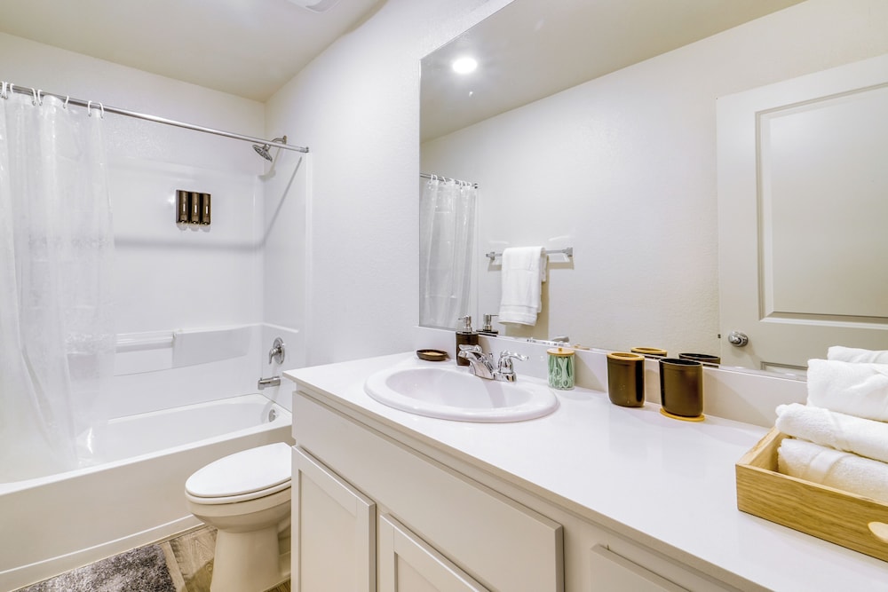 Reno Vacations - Modern Reno Vacation Home: Easy Access to Nature - Property Image 15