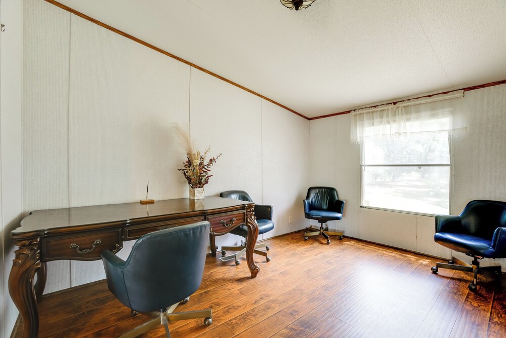 Play Games, Bike & Unwind: Cleveland Family Home!