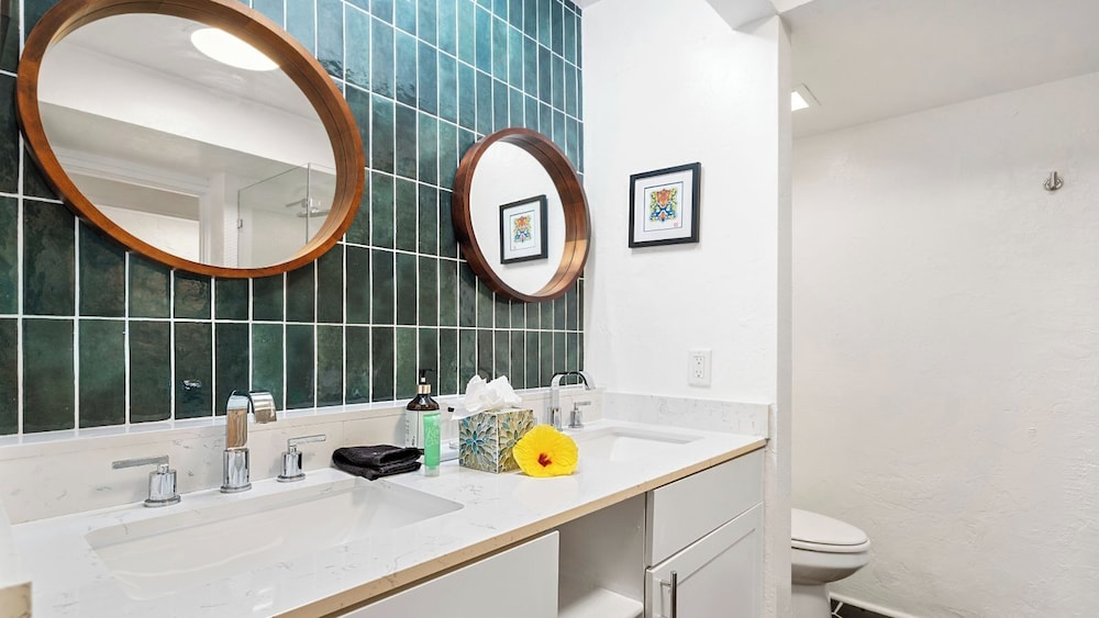 Completely Updated - Ground Floor - Washer/dryer in Unit - Vrkcv
