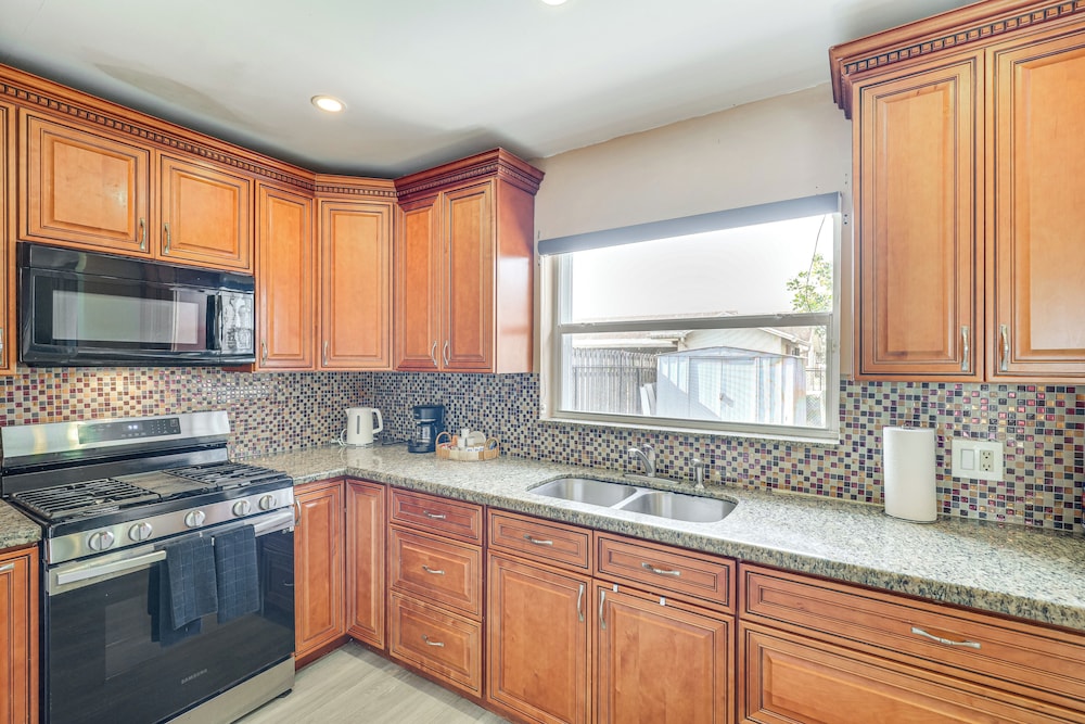 3 Mi to Sawgrass Mills: Home w/ Lanai & Game Area