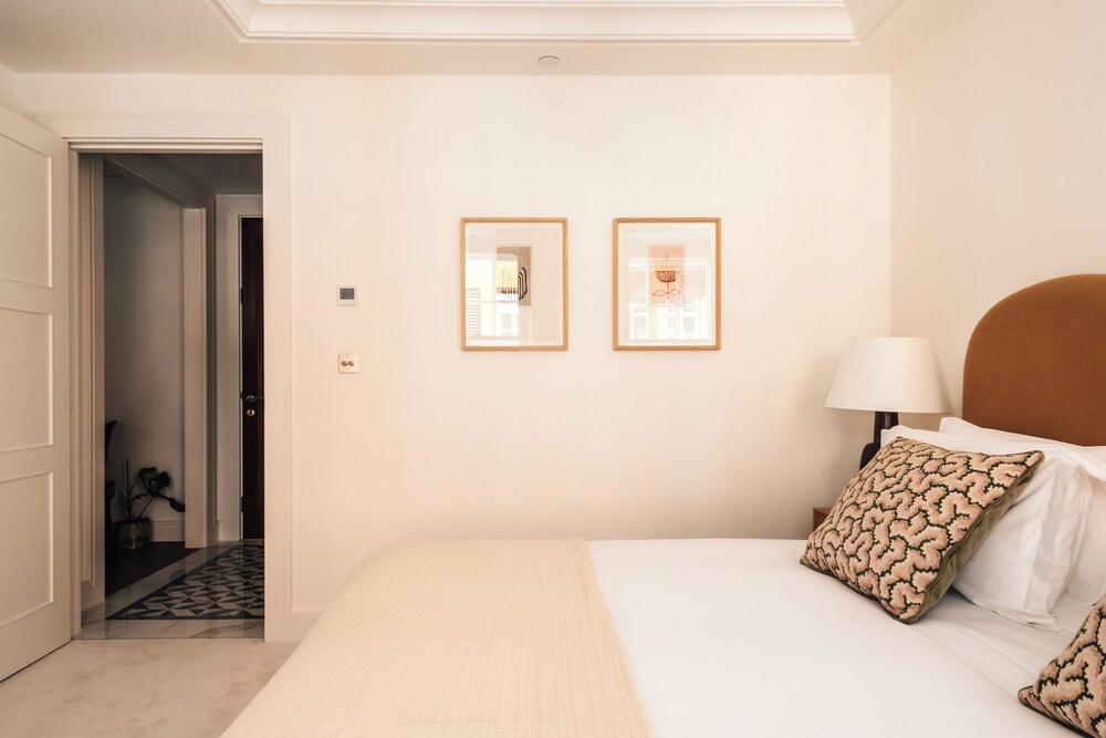 Claridge House by SLO