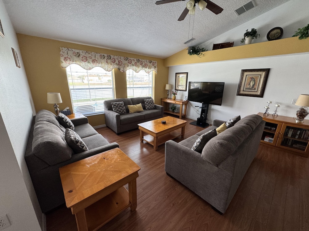 Luxury Vacation Home in Kissimmee, Perfect for Families and Golfers