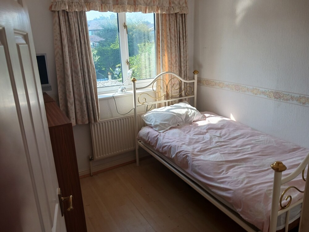 Captivating 3-bed House in Saint Helens view 5