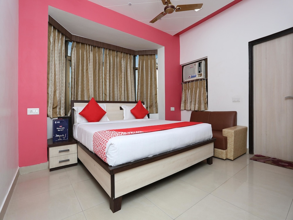 Capital O 10970 Hotel Krishna Palace