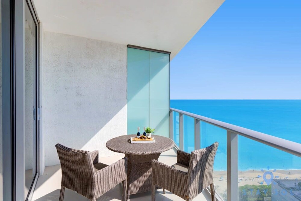 Rooftop Pool Oceanview Balcony Beachfront Resort