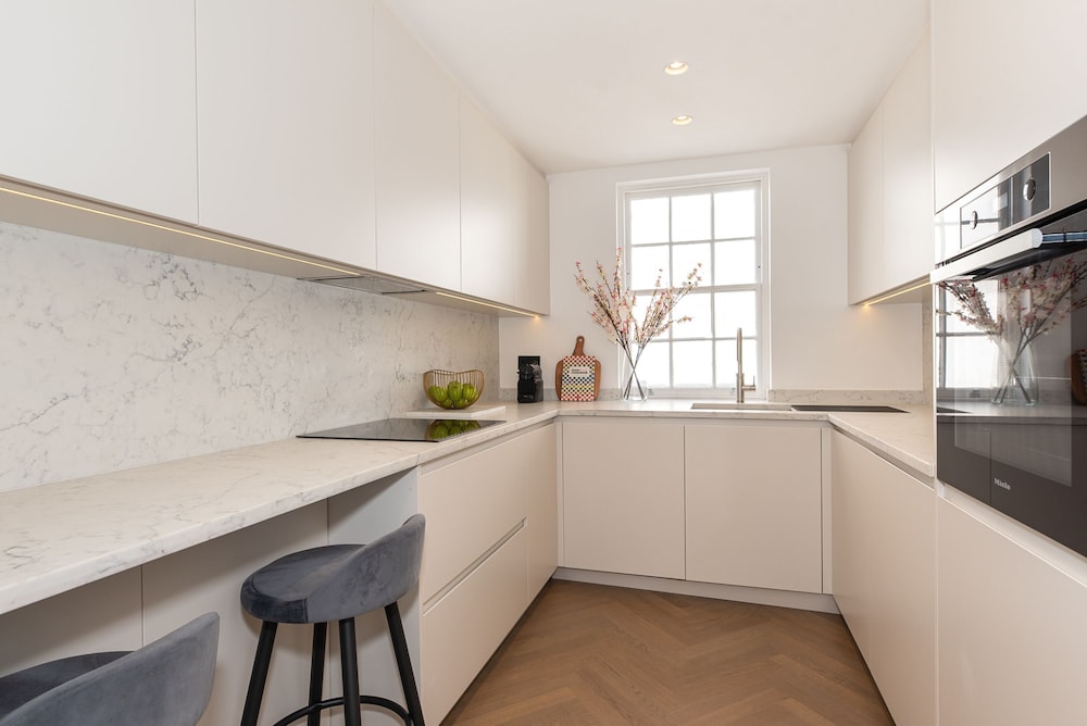 Elegant and Bright 3-bed Flat Near Sloane Square