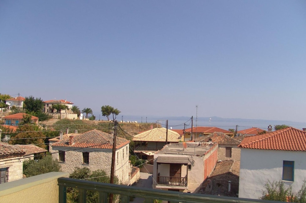 Nikos Apartments
