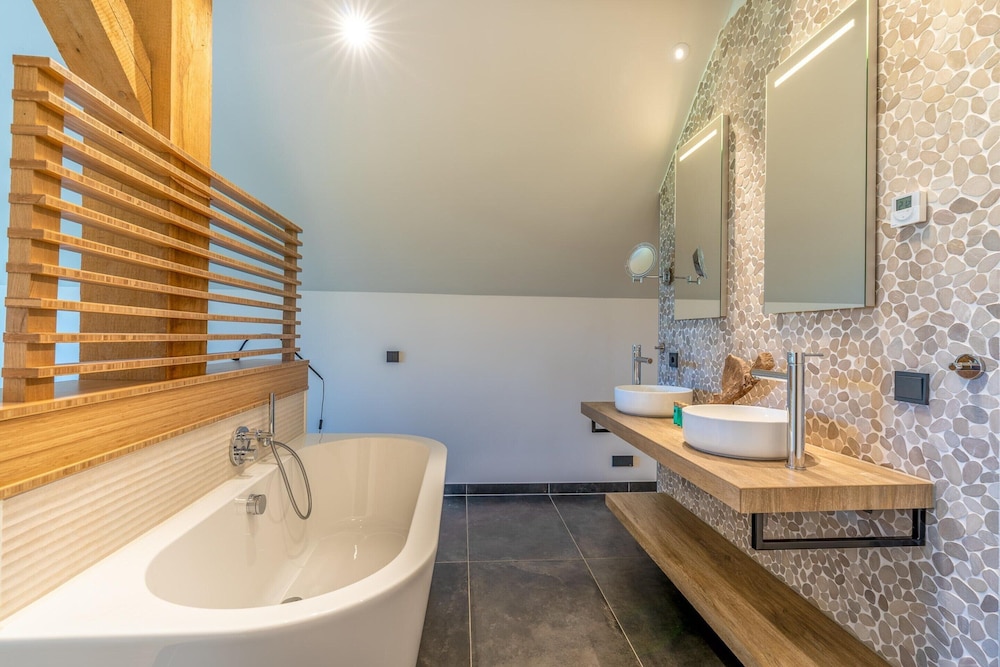Luxurious and Sustainable 6-person Holiday Villa