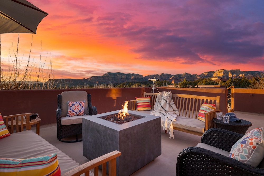 Mystic Sunset by Avantstay Thunder Mountain View Pool Driving Range Casita