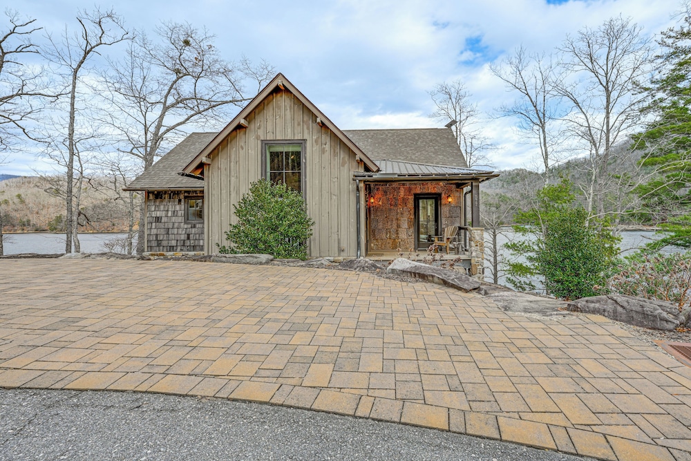 Direct Lake Access & Fire Pit: Tuckasegee Cottage!