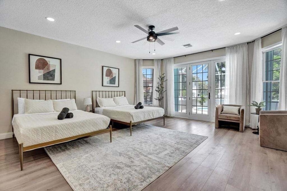 6br Elegant Hollywood Lakes Mansion W/ Pool & Spa 6 Bedroom Home