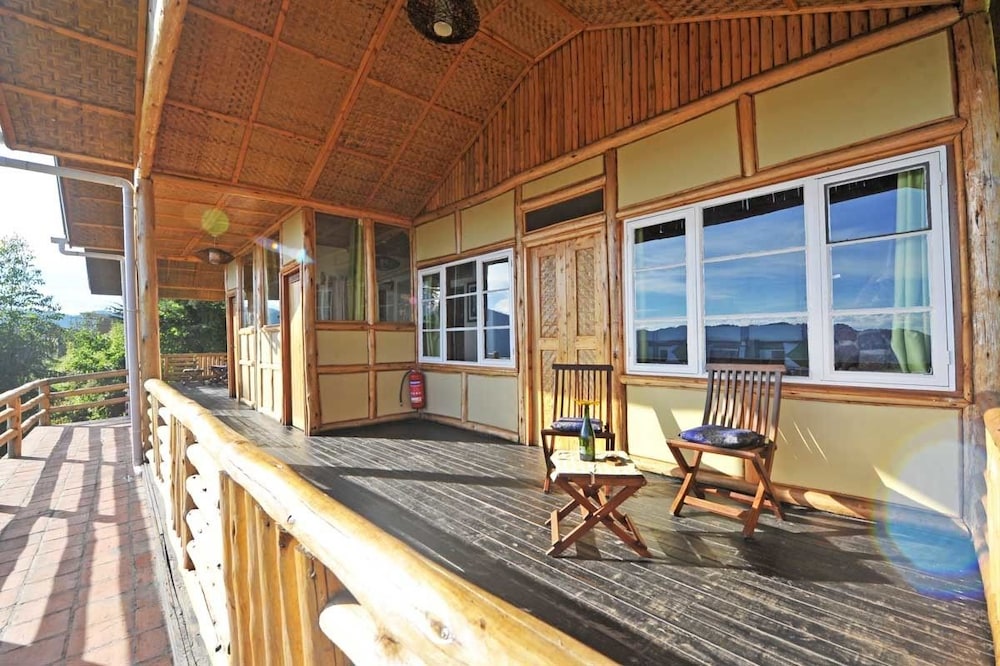 Nkuringo Bwindi Gorilla Lodge
