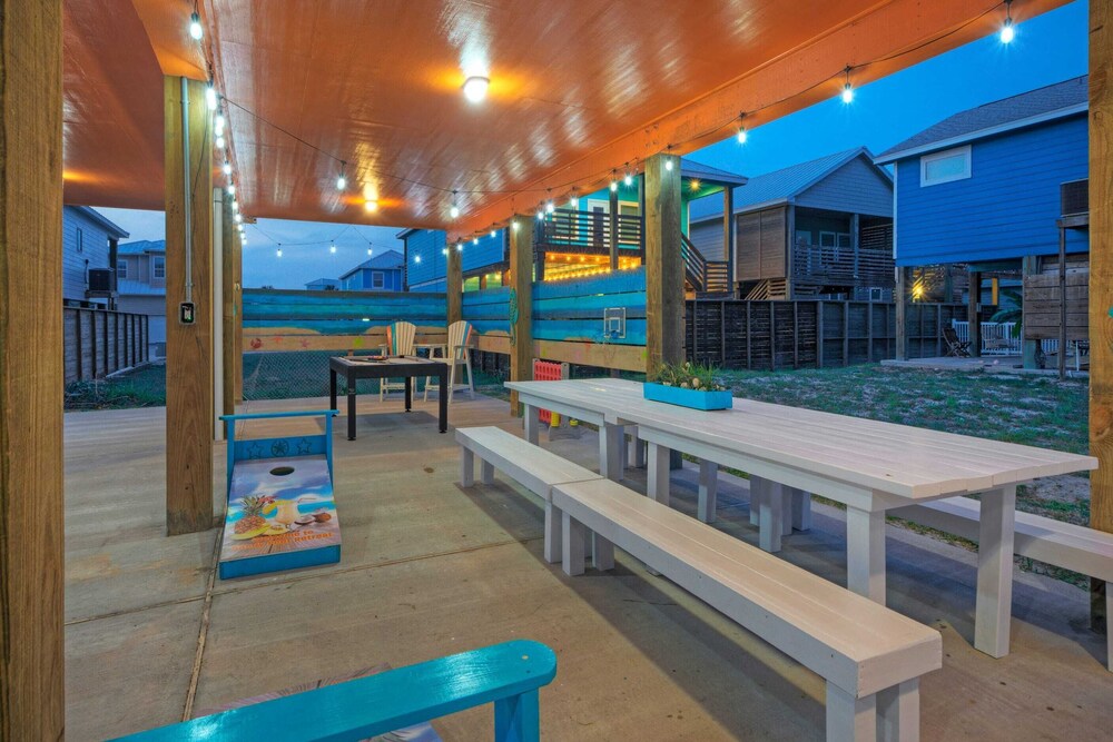 Port A Getaway Games, Grill, Close to Beach Sandy Feet Retreat by Avantstay