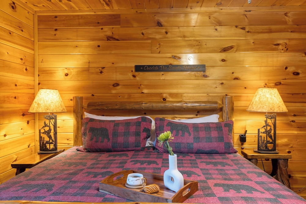 100 Guests Blackthorn: Sister Smokies Homes Luxury Mountain Retreat