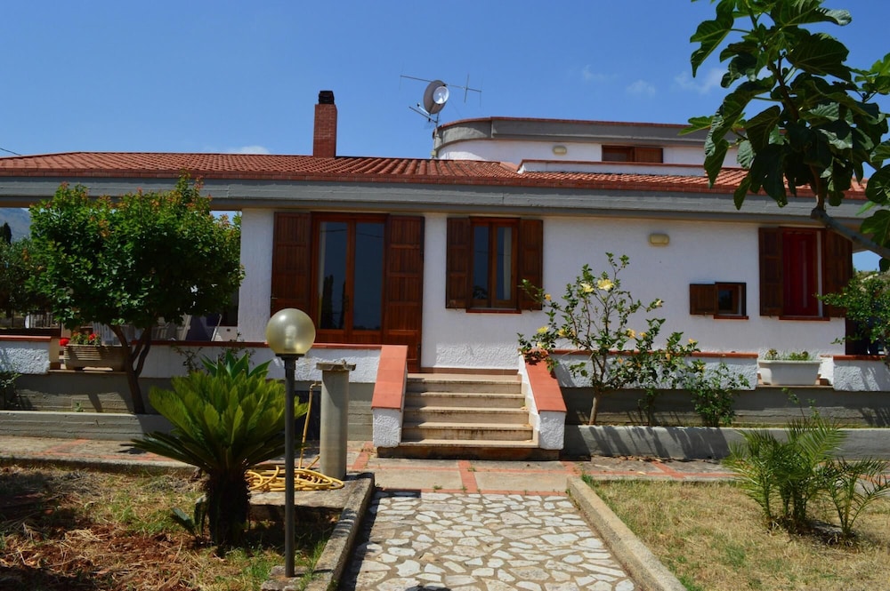 Sc017 Villa Valenti a Pochi Metri dal Mare view 3