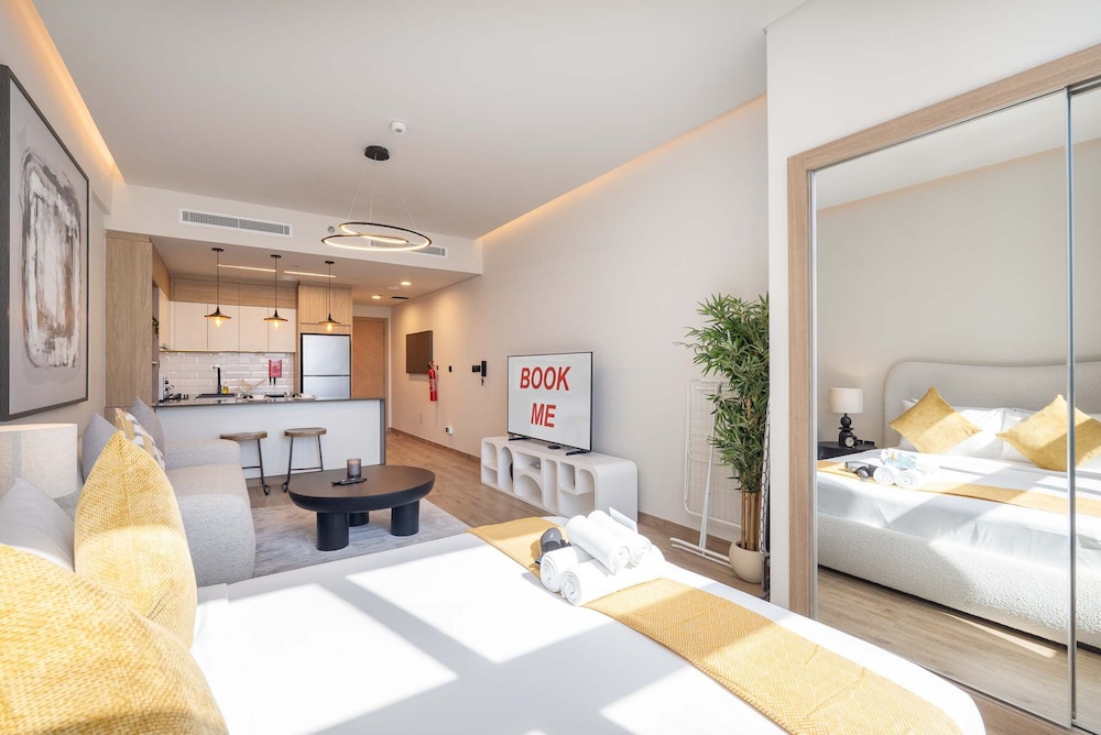Mesmerizing Studio Located in the Center of JVC
