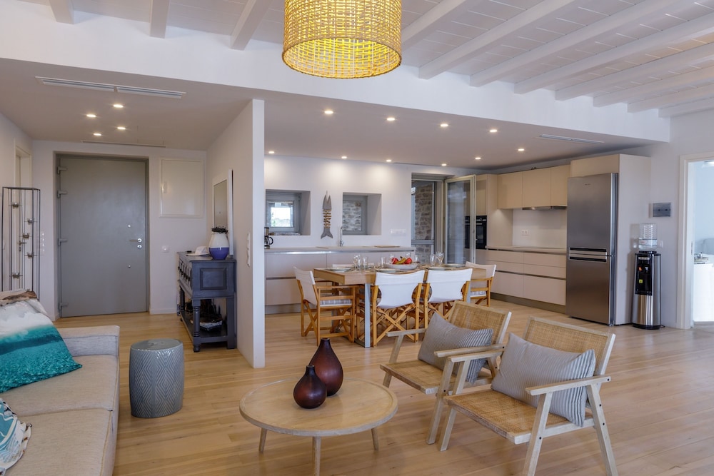 The Gallery Home - Elegant Villa In Antiparos