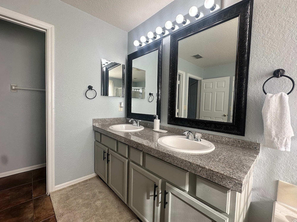 Family Villa 5 Bedroom Near Disney World