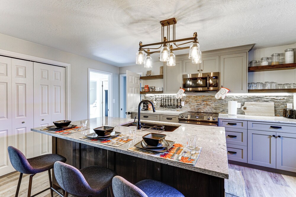 Cozy Kaysville Vacation Rental w/ Mountain Views!