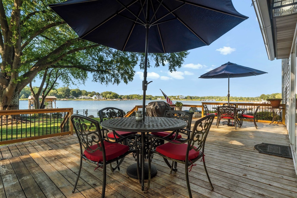 Lakefront Home w/ Dock, Game Room & Hot Tub Ponderosa Peninsula by Avantstay