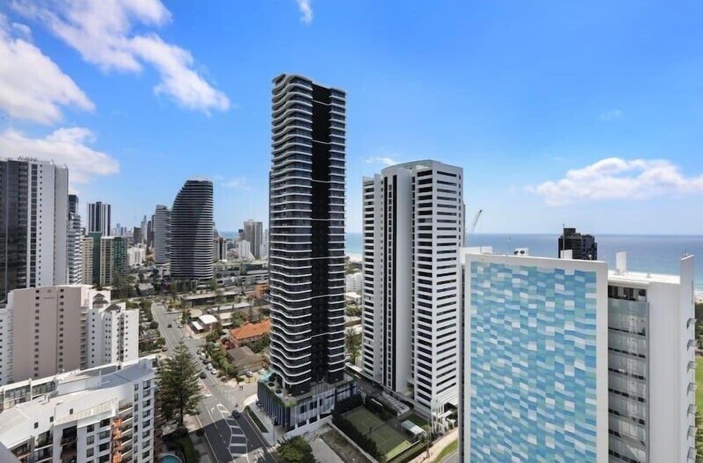 Sierra Broadbeach - Ocean View Apartment