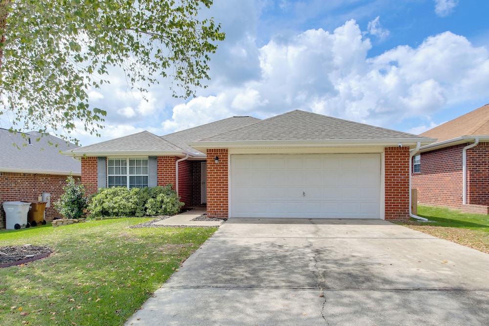 3 Mi to Escambia Bay: Home w/ Deck & Private Yard!