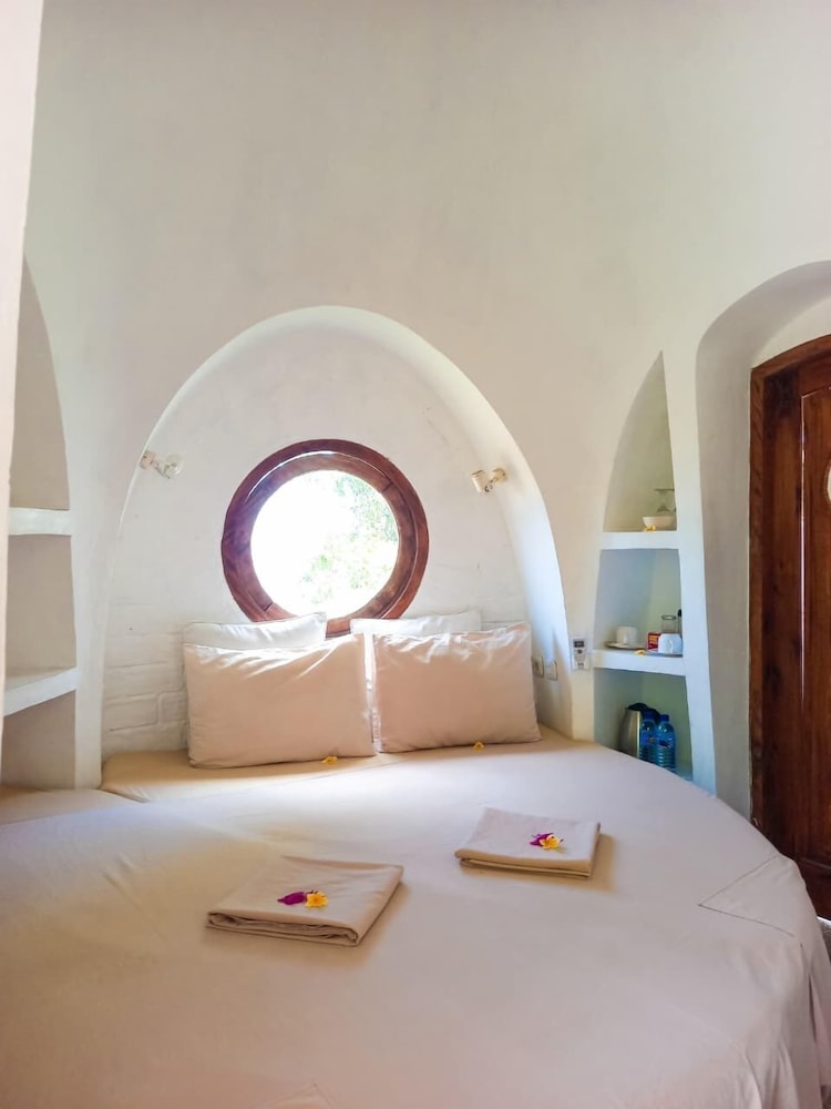 Mentigibay Dome Villa Lombok