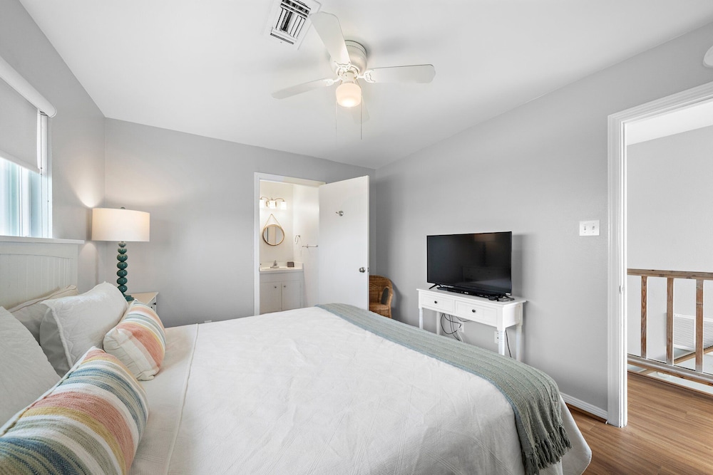 Crab Claw by Ryson Vacation Rentals