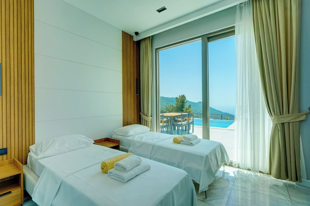Earth 7 - PLANET LUXURY VILLAS