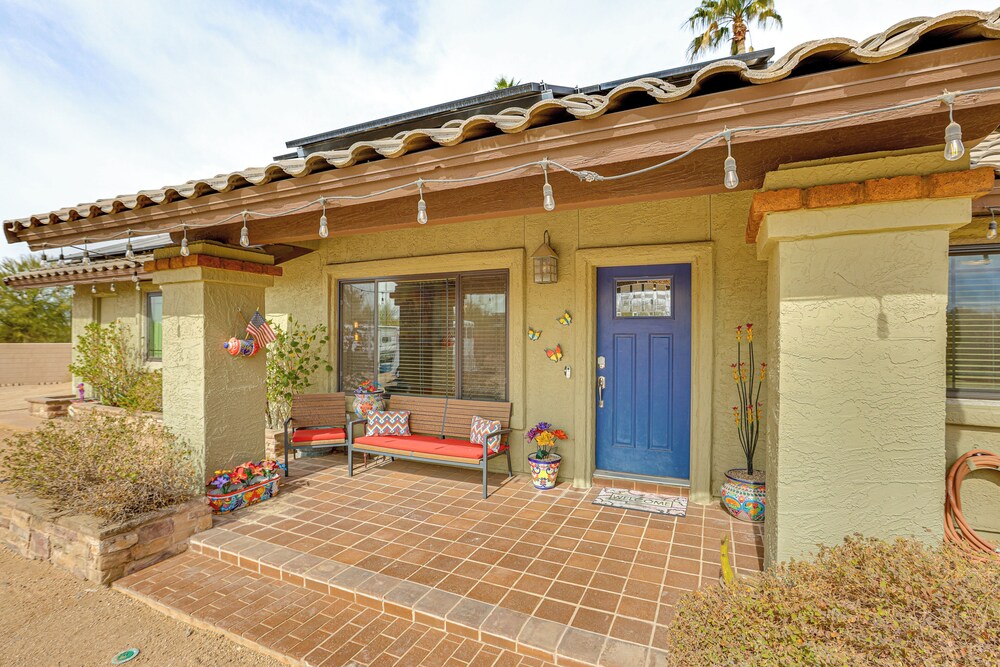 Horsey Hideaway: Ranch House in Cave Creek!