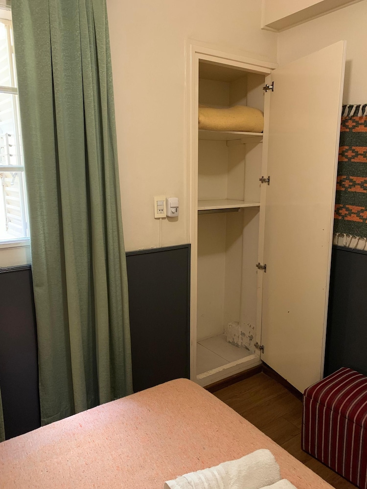 Alamo Hostel & Suites