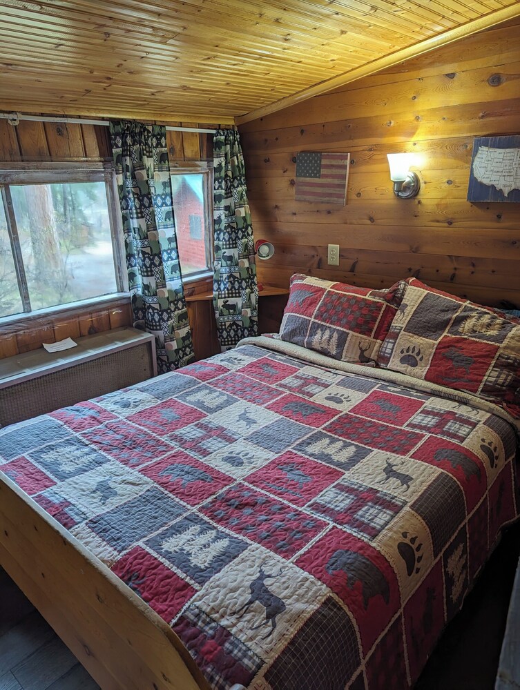 Ponderosa Pines Inn and Cabins