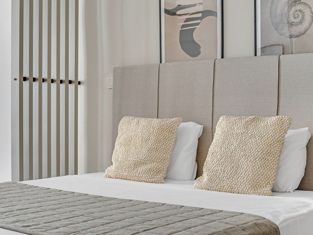 Sanders Crystal - Adorable Studio w Terrace view 5