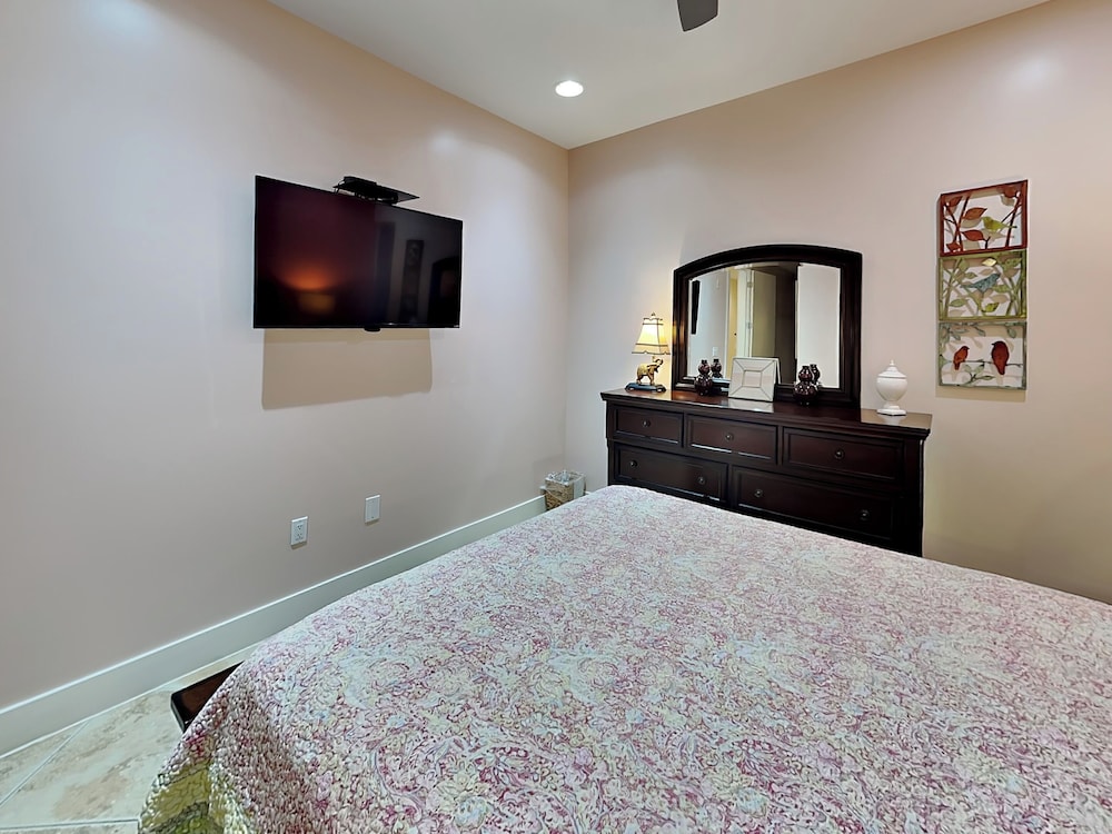Western Waves by Ryson Vacation Rentals