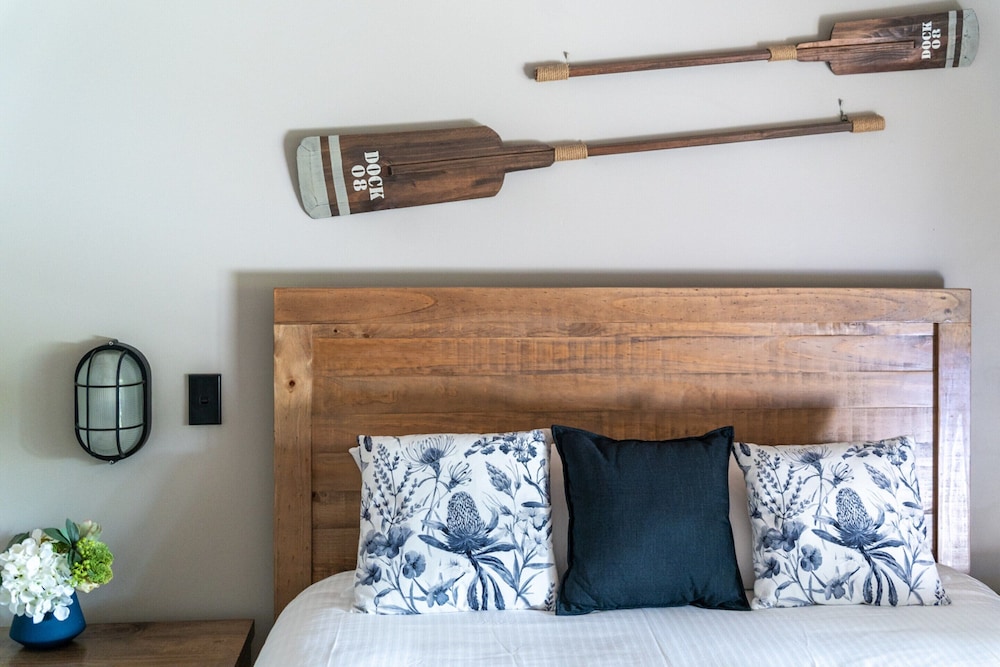 Secluded 3-bed Retreat Moments to the Beach
