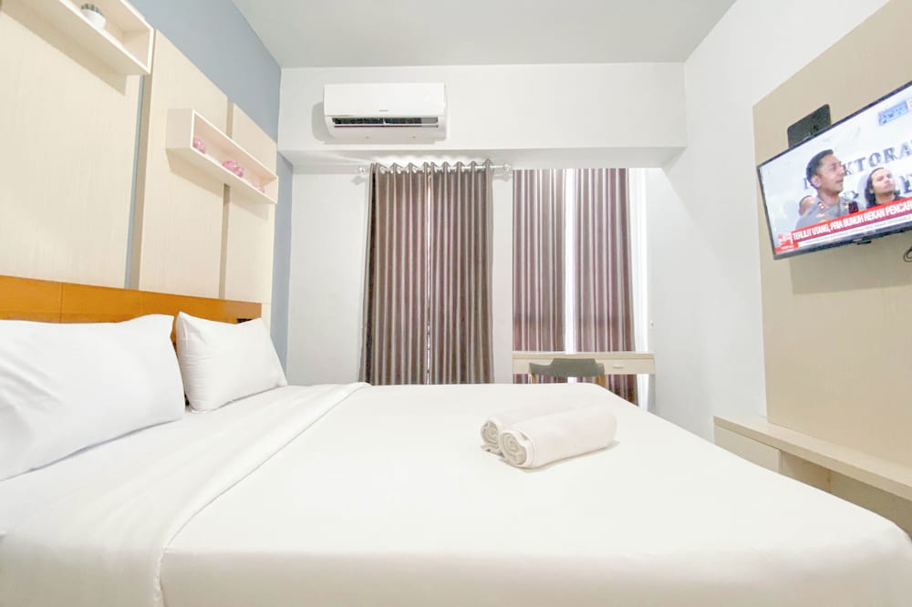 Simple White Studio Apartment At The Alton Semarang
