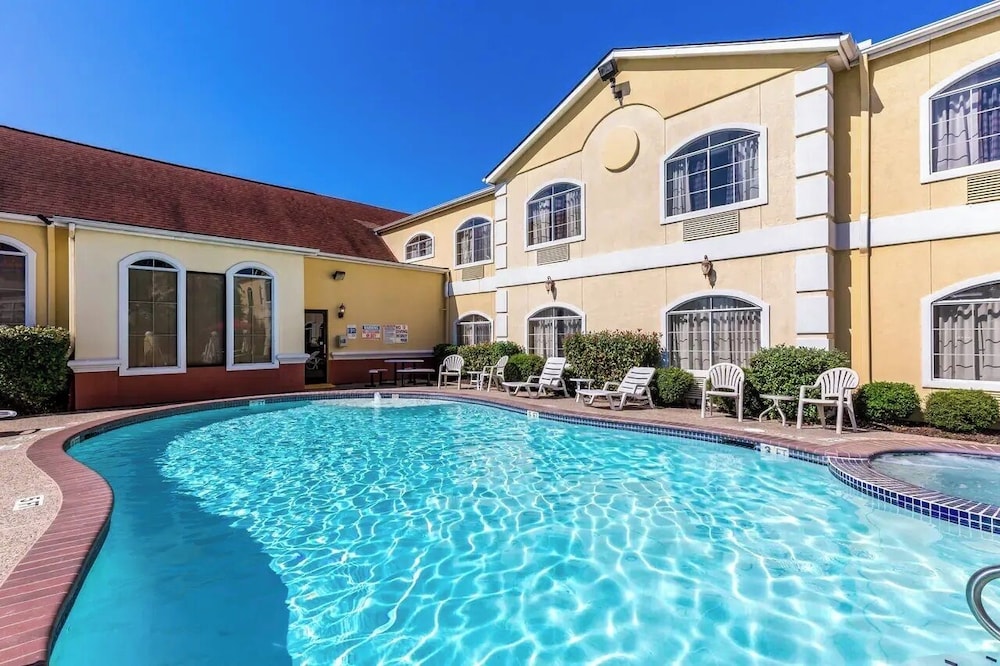 CasaBlanca Inn & Suites Houston