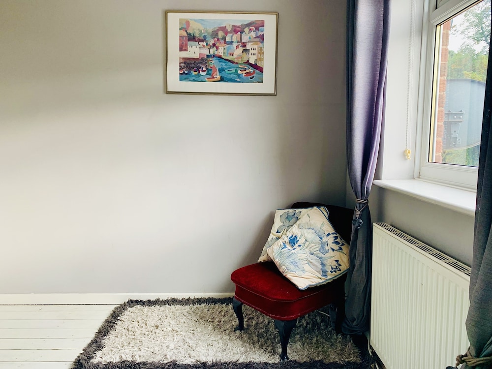 Lovely 2-bed House in Bramley With Field View view 4