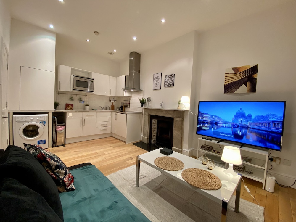 London Oasis - 2 Bedroom Apartment