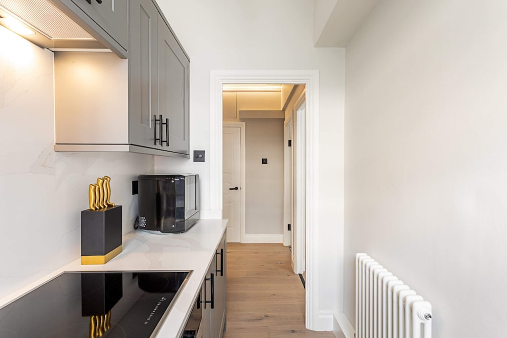 Modern Edgware Apartment