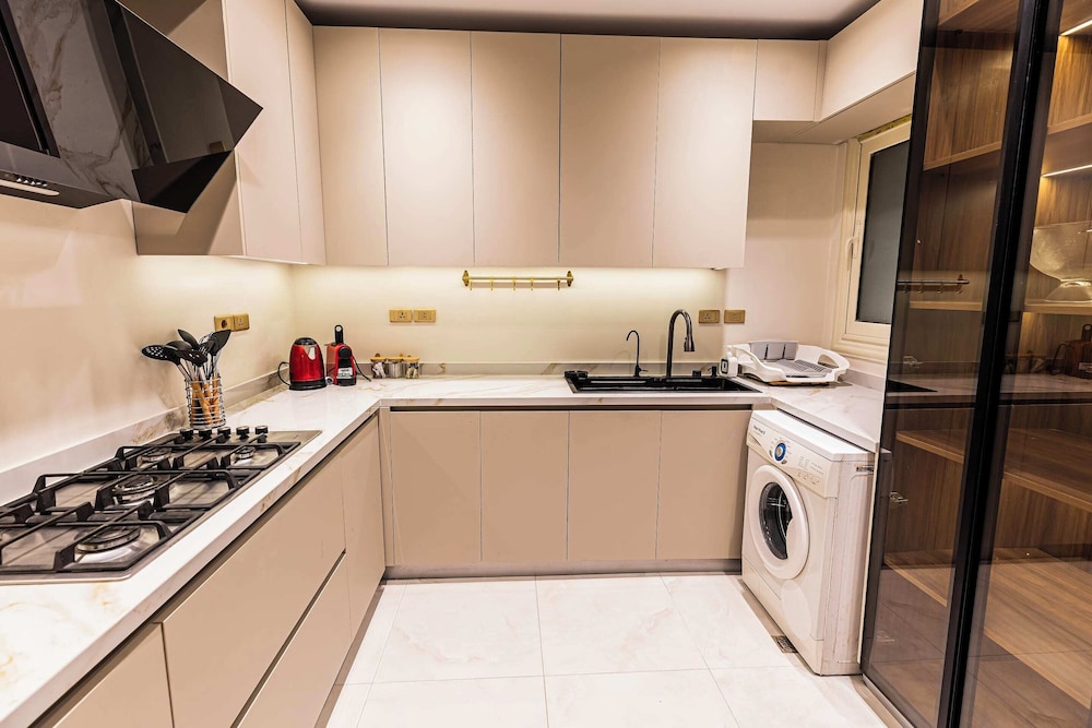Imperial & Inviting 3bdr Duplex w/ Roof @new Cairo