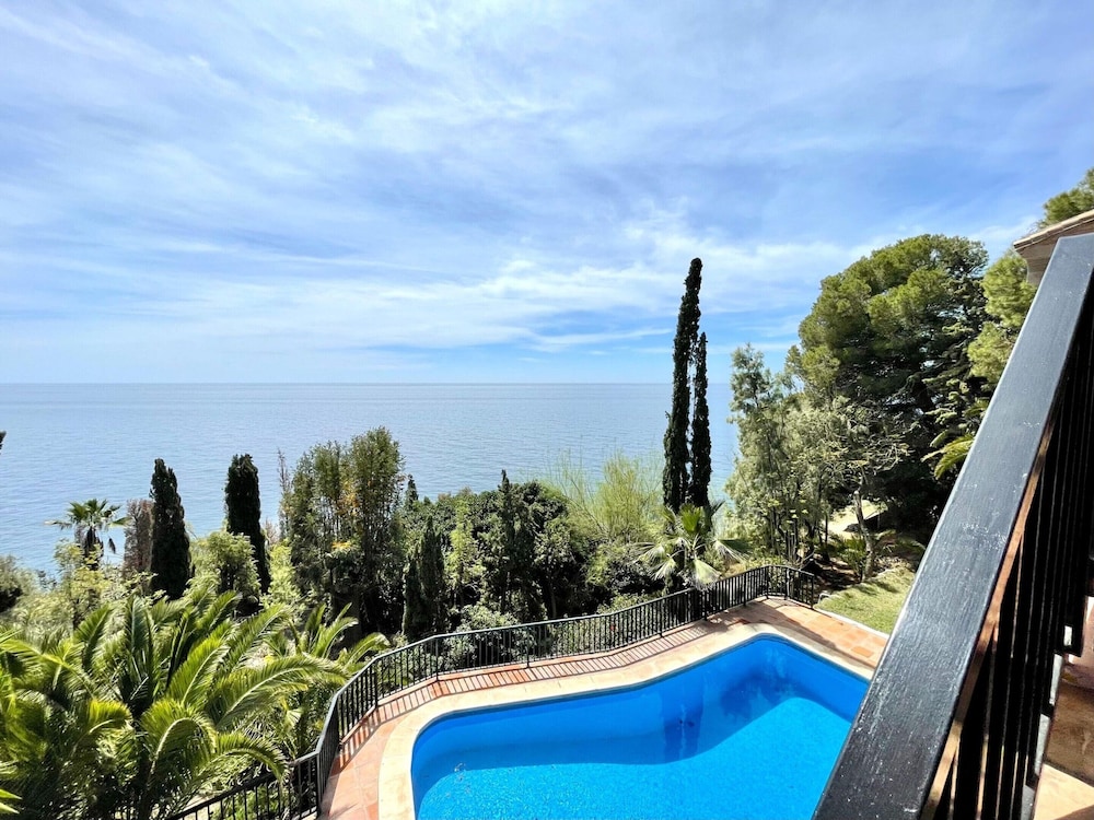 Villa in Salobrena With Sea Views