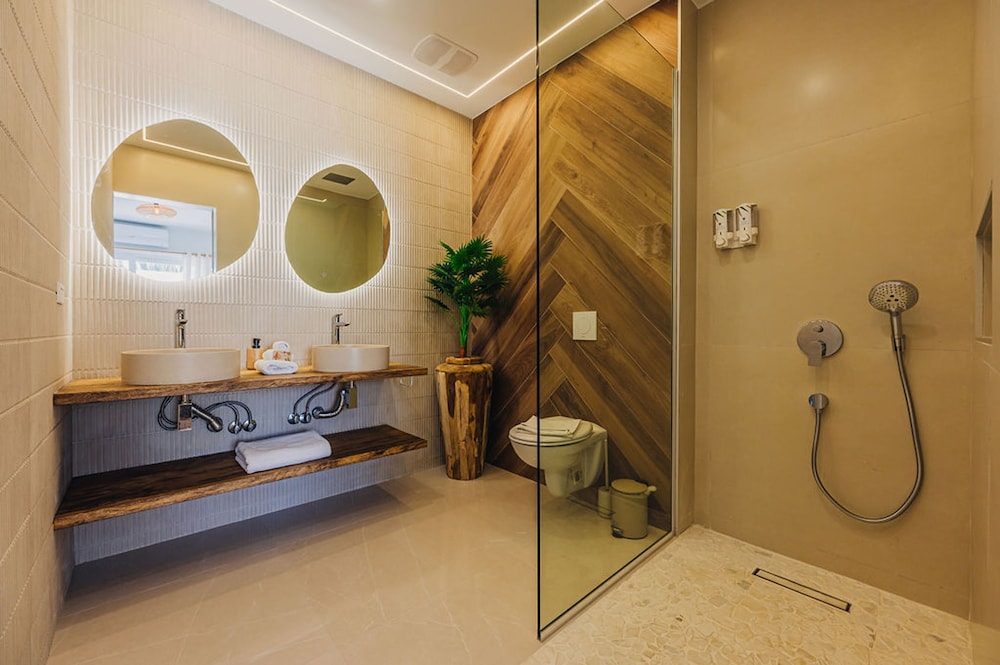 Bohostyle Villa 3min to Beach Hottub 8 Sleeps