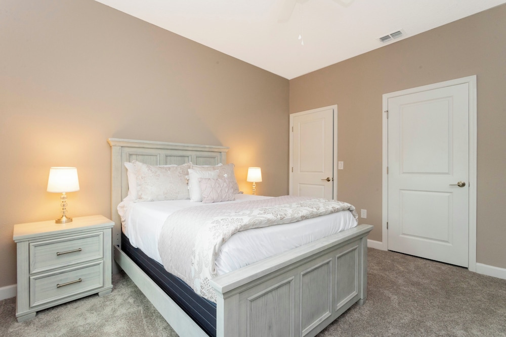 Gorgeous 4Bd Close to Disney w/ Pool @ Storey Lake 4243 - Image 5