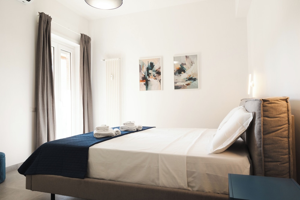 Domus Solis in Rome With 2 Bedrooms and 2 Bathrooms
