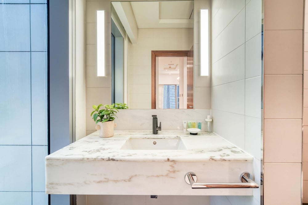 Modern Elegance w a New York Edge Difc Apt