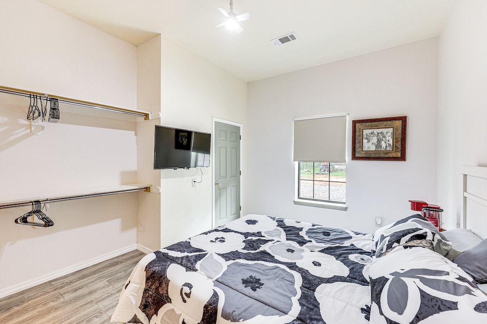 Family Home w/ On-site Waterfall & Pond in Fulton!