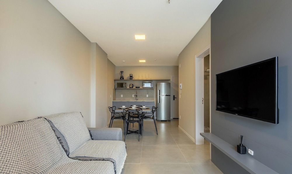 Your Exclusive Stay Just Steps From the sea in Meia Praia - FFS II
